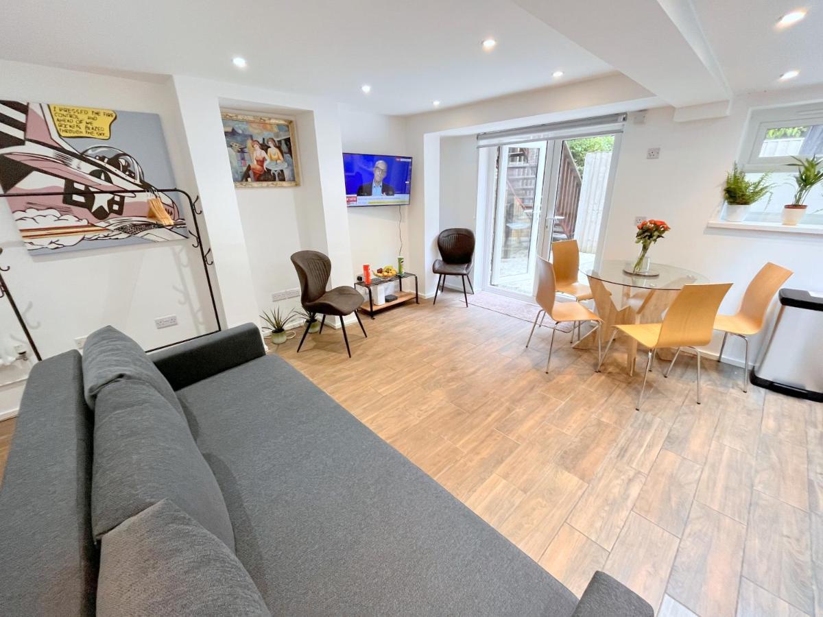 Two Bedroom Flat With Private Patio In Battersea London Luaran gambar