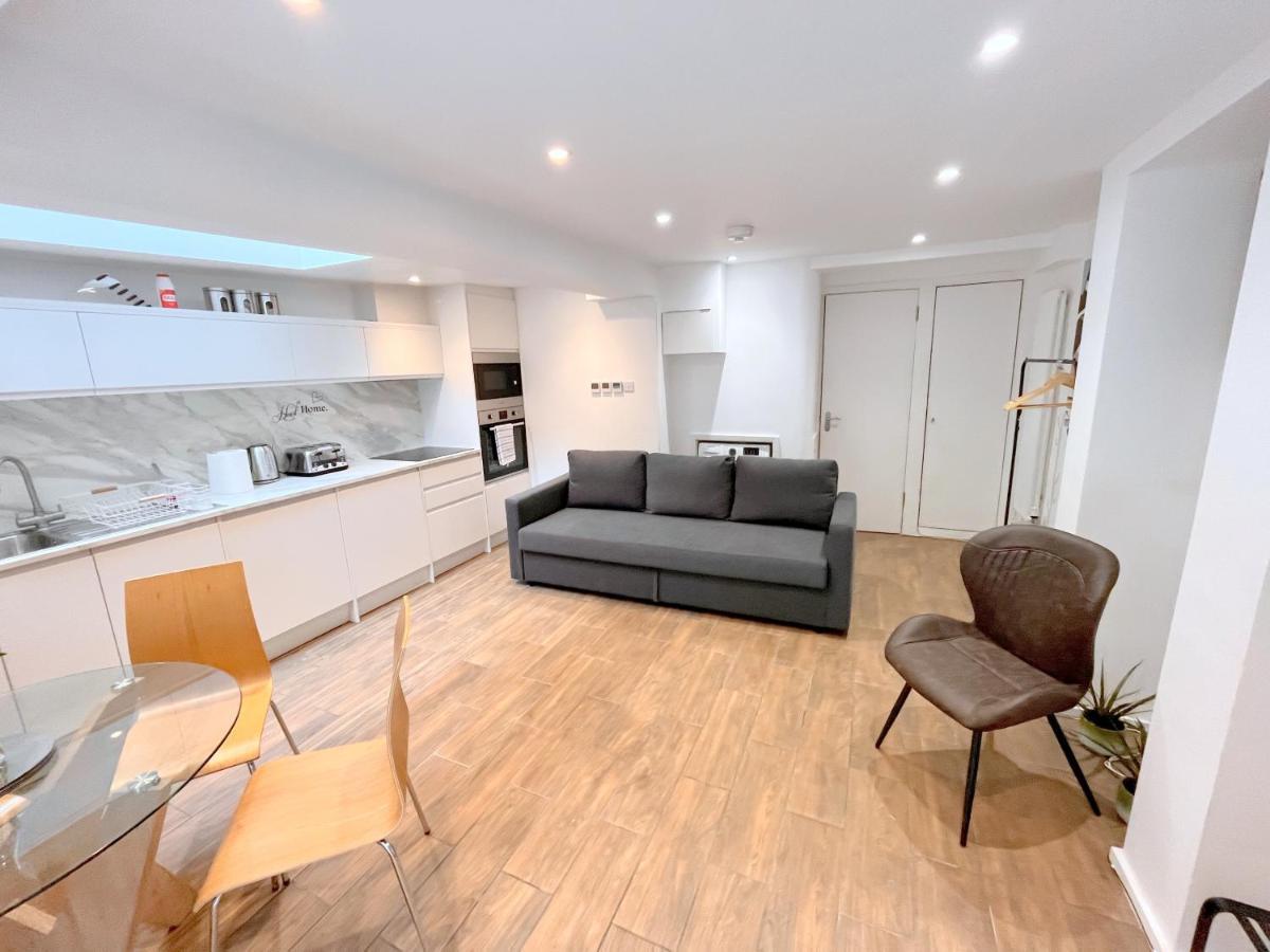 Two Bedroom Flat With Private Patio In Battersea London Luaran gambar