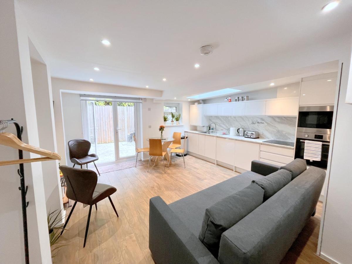 Two Bedroom Flat With Private Patio In Battersea London Luaran gambar