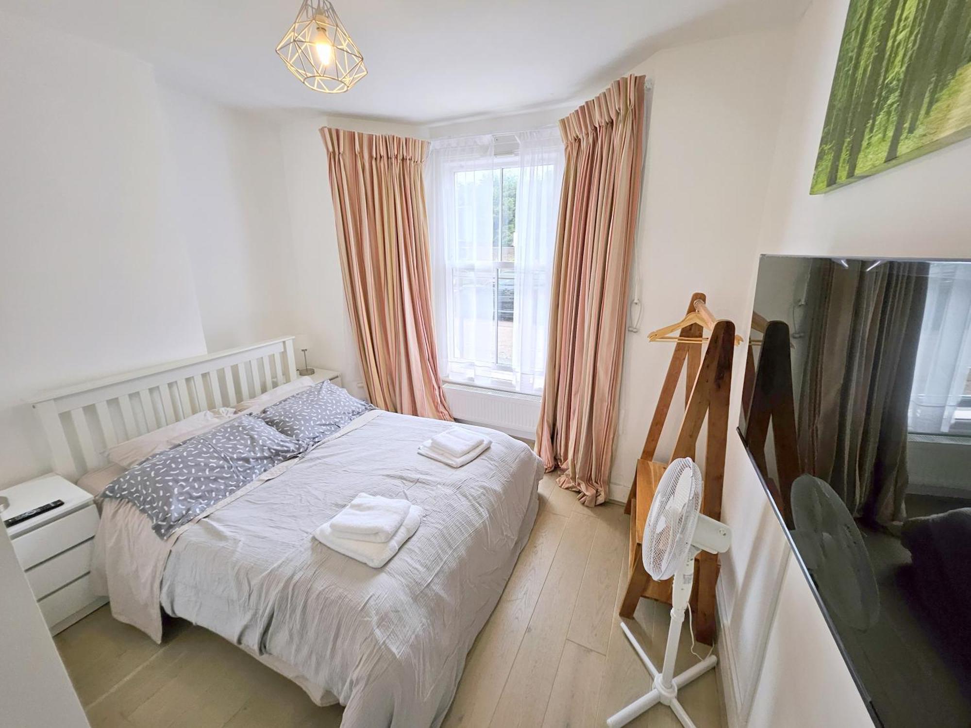 Two Bedroom Flat With Private Patio In Battersea London Luaran gambar